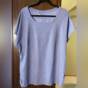 XL Eddie Bauer work out tshirt in a periwinkle color and ruched sides
